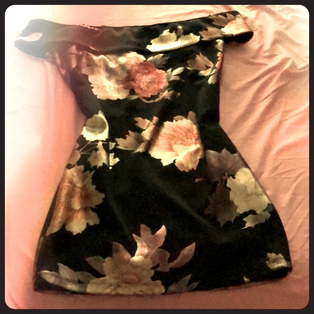 GbyGuess black SILK floral dress-off the shoulder